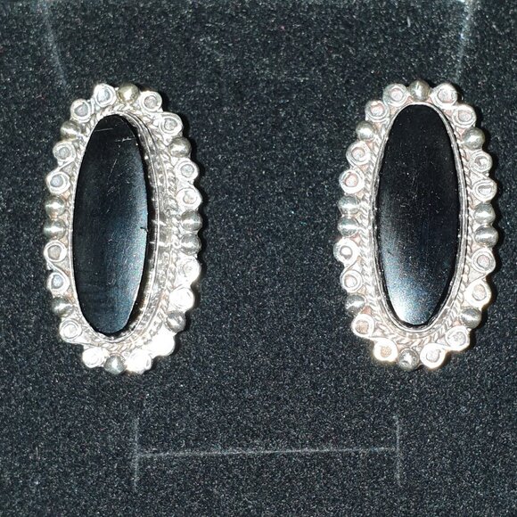 Vintage Navajo Native American Black Onyx Sterling Silver Screw-Back Earrings - Picture 4 of 17